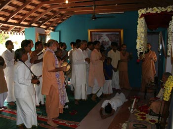 Swami Narasingha Arati